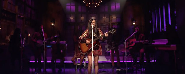 Kacey Musgraves lights up the SNL stage