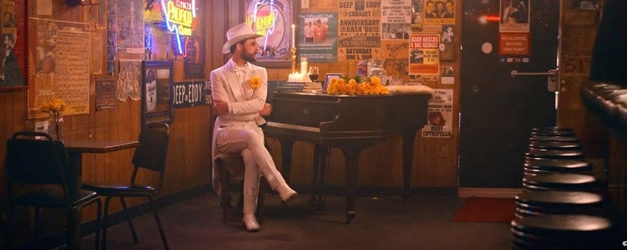 Robert Ellis is the Texas Piano Man in his new video