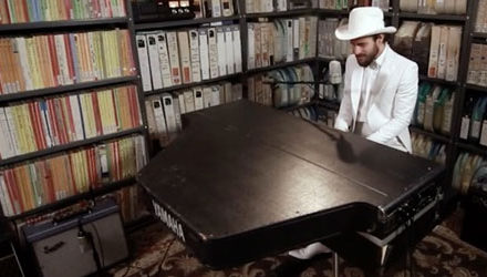 Robert Ellis brings the piano to Paste