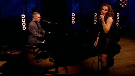 David Gray plays on Jools Holland