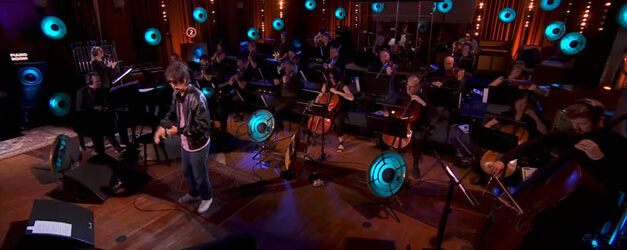 Richard Ashcroft sings in the Piano Room