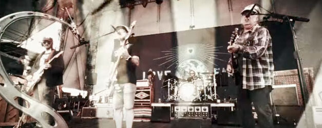 Neil Young plays Big Crime in Chicago